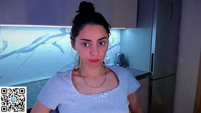 EmiliaZen Chat XXX in diretta