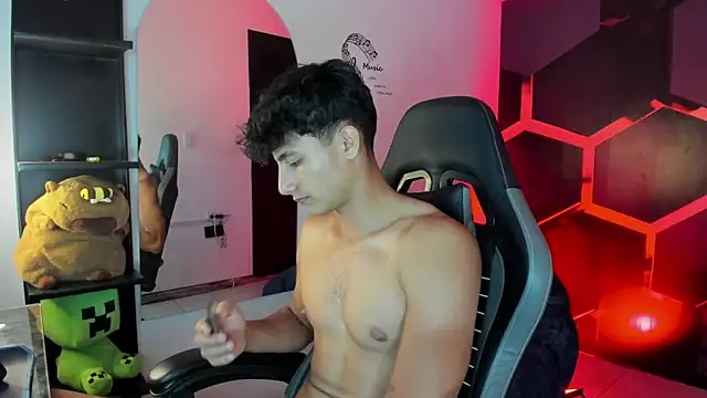 MaxiimoRomano_ Adlı Modelin Canlı XXX Sohbeti