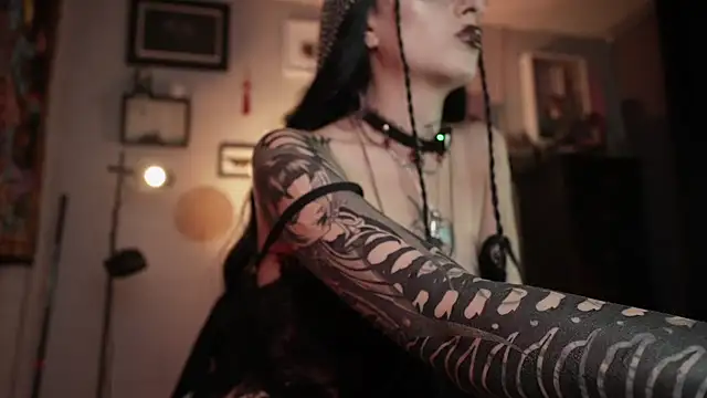 insania_9999_'s Live XXX Chat