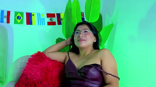 LinnaGardenia Chat XXX in diretta