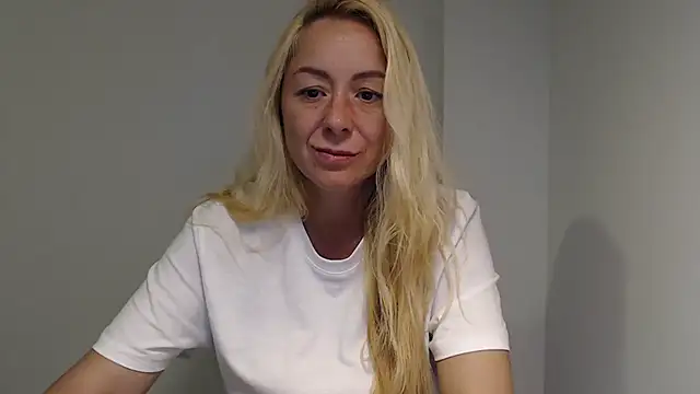 Chat +18 de _karolynesyera_ ao vivo