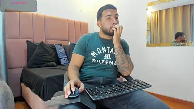 Massimo_Moretti Live XXX-chat