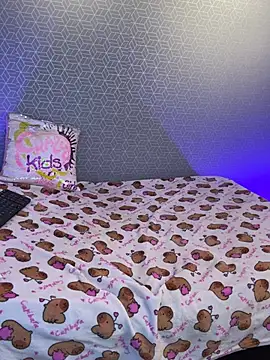 Bloomie_1's Live XXX Chat