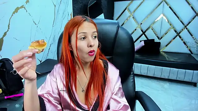 Paris_Petit Adlı Modelin Canlı XXX Sohbeti