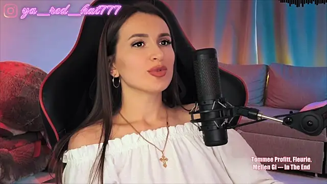 -RED_HAT- Adlı Modelin Canlı XXX Sohbeti