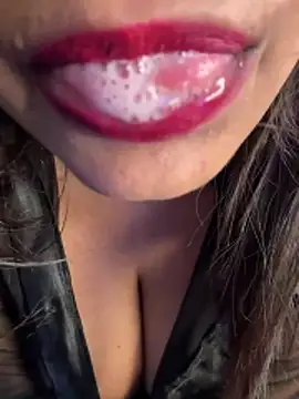 DevineDevilQueen's Live XXX Chat