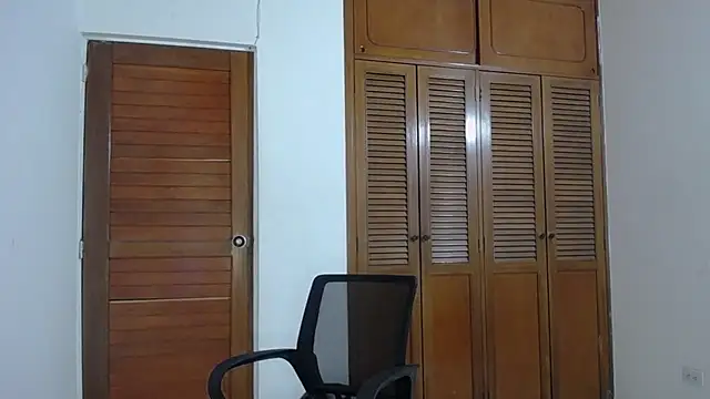 Michael_blue Adlı Modelin Canlı XXX Sohbeti