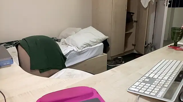 coach-karl's Live XXX Chat