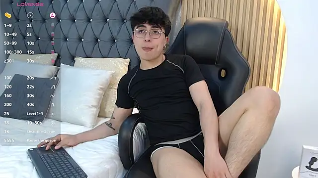 XXX chat uživo modela Tommy_Claks