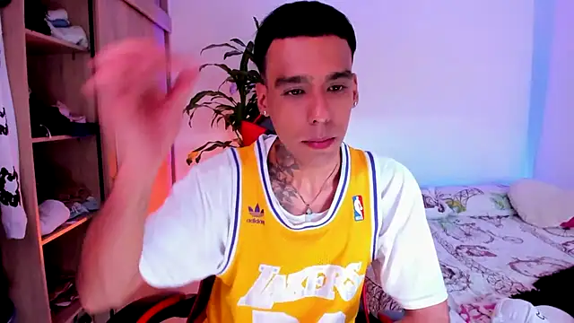 Онлайн чат XXX Damianwhite