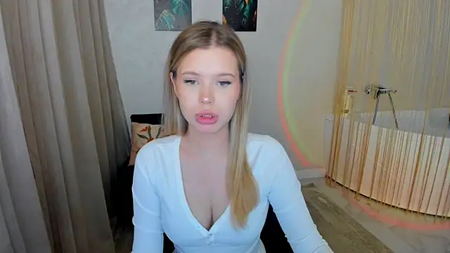 FollowLovee Show in webcam
