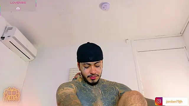 Chatroom XXX en direct de JordanSmiith_