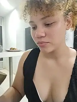 Chat XXX ao vivo de RoouseSiren