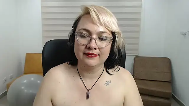 AnyaLuxx Chat XXX in diretta
