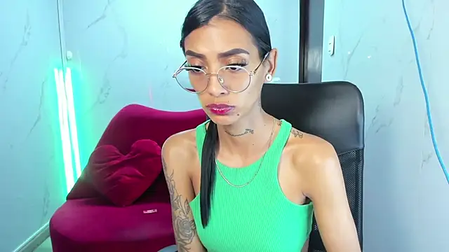 KarlaSlutSkinny__ Chat XXX in diretta