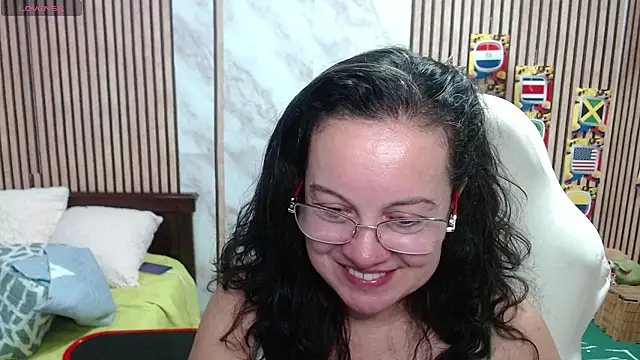 צ'אט XXX בשידור חי של Sonialorens_