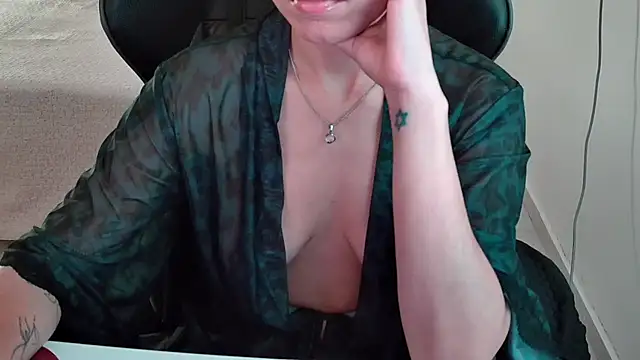 Chat +18 de DearArtemis ao vivo