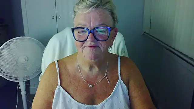 BridgetBlueEyes Chat XXX live