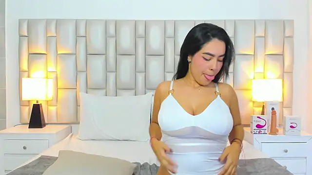 paola_katy_dicks' Live XXX Chat