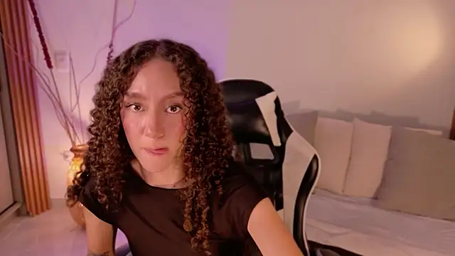 ChloeMoreti's Live XXX Chat