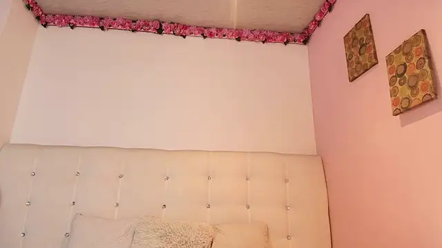 Chat +18 de nela_moretti ao vivo