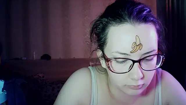 MoodieMira's Live XXX Chat