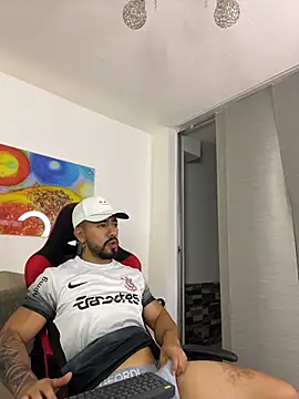 Ezzio_Scolaro 现场XXX聊天