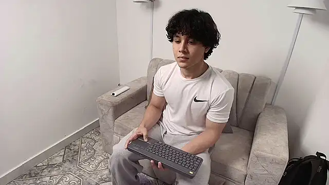 latin_beast4 – Naživo XXX chat