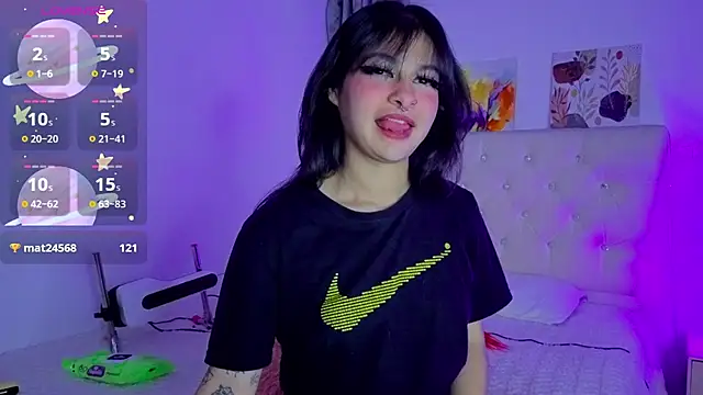 larah_uwu Chat XXX in diretta