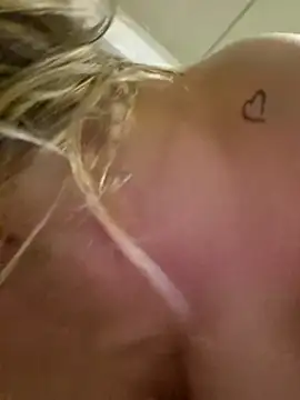 CelynaRoss Chat XXX in diretta