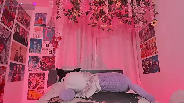 Czat XXX na żywo – MissCurvyTop