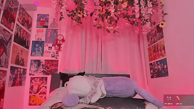 MissCurvyTop live XXX chat