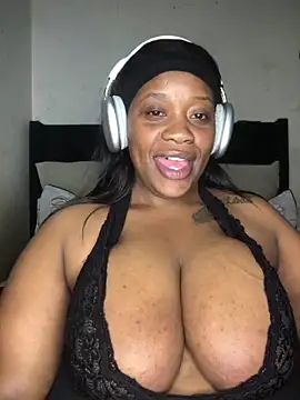 BigJugsCandyxx Chat XXX in diretta