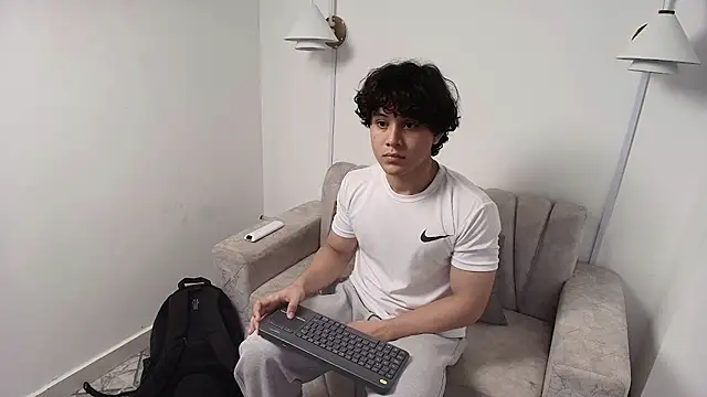 latin_beast4 Adlı Modelin Canlı XXX Sohbeti