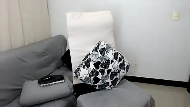 Laura-pervert Chat XXX in diretta