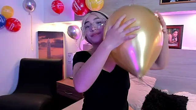 Nina-Mars élő XXX-chatje