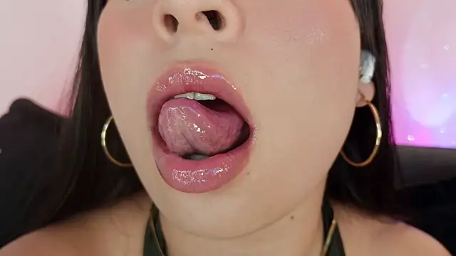 mia_roux1's Live XXX Chat