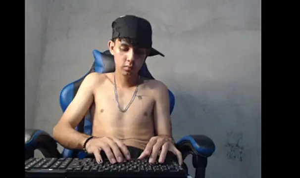 Pokazy przed kamerką – Garu_hot19