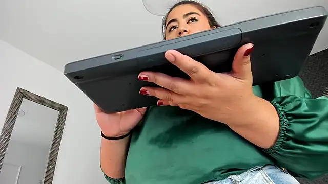 Nina_voss 现场XXX聊天