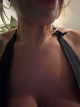 Онлайн чат XXX bossyroxy84
