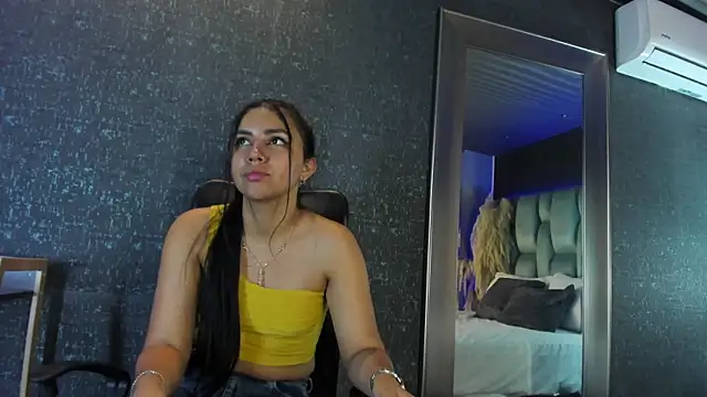 Larabrooks' Live XXX Chat