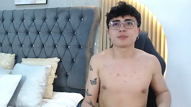 Tommy_Claks Live XXX-Chat