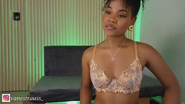 vanestraus' Live XXX Chat