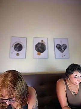 Chat XXX ao vivo de LeylaKnox
