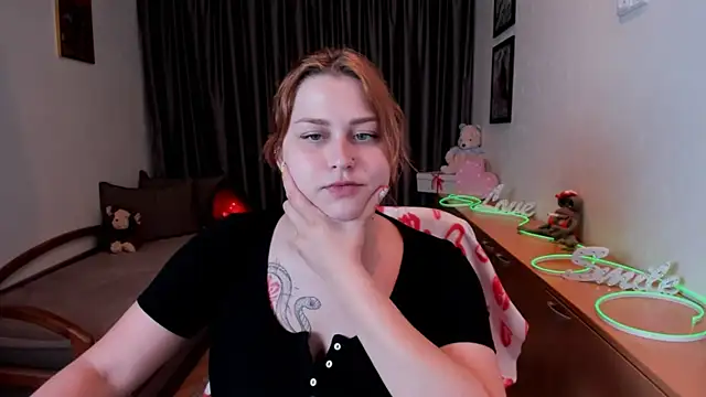Chat XXX en directo de NoraLiin