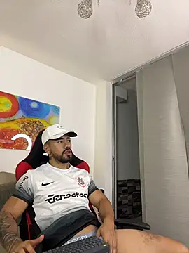 Ezzio_Scolaro 现场XXX聊天