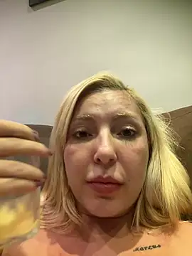 melisboa: διαδικτυακό σόου στην κάμερα