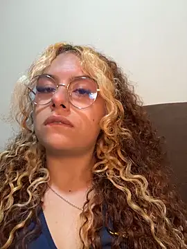 Joyce-fire's Live XXX Chat