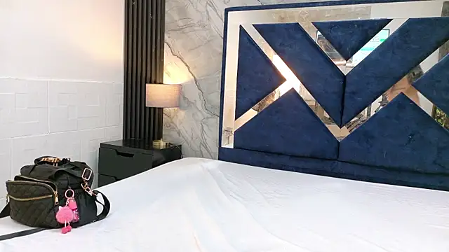 Онлайн чат XXX KarinaSimonz