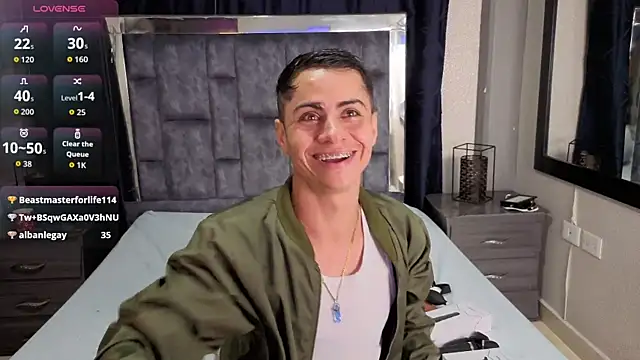 XXX chat uživo modela LeoMonnroe